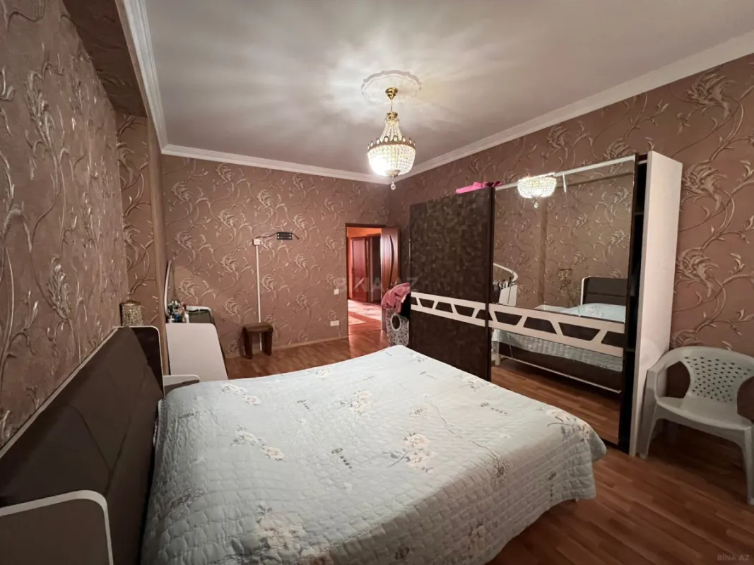 Satılır 3 otaqlı mənzil 137 m²