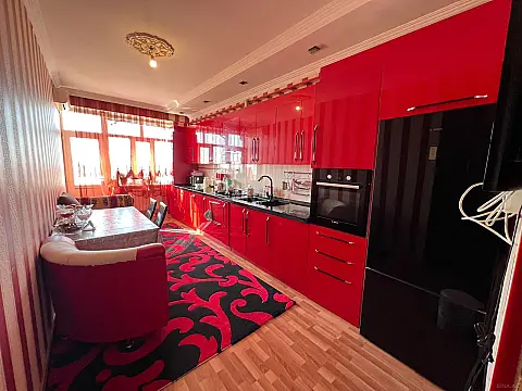 Satılır 3 otaqlı mənzil 137 m²