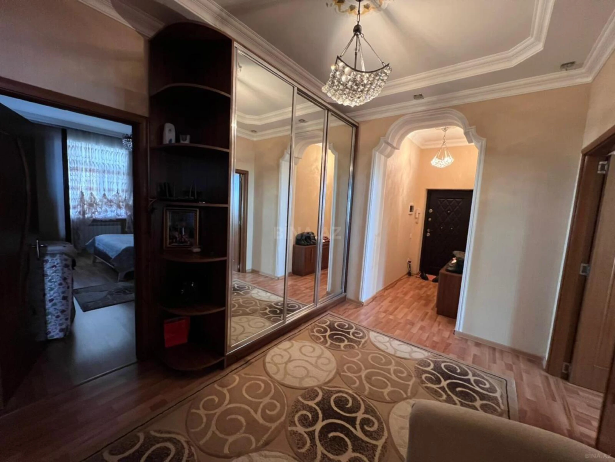 Satılır 3 otaqlı mənzil 137 m²