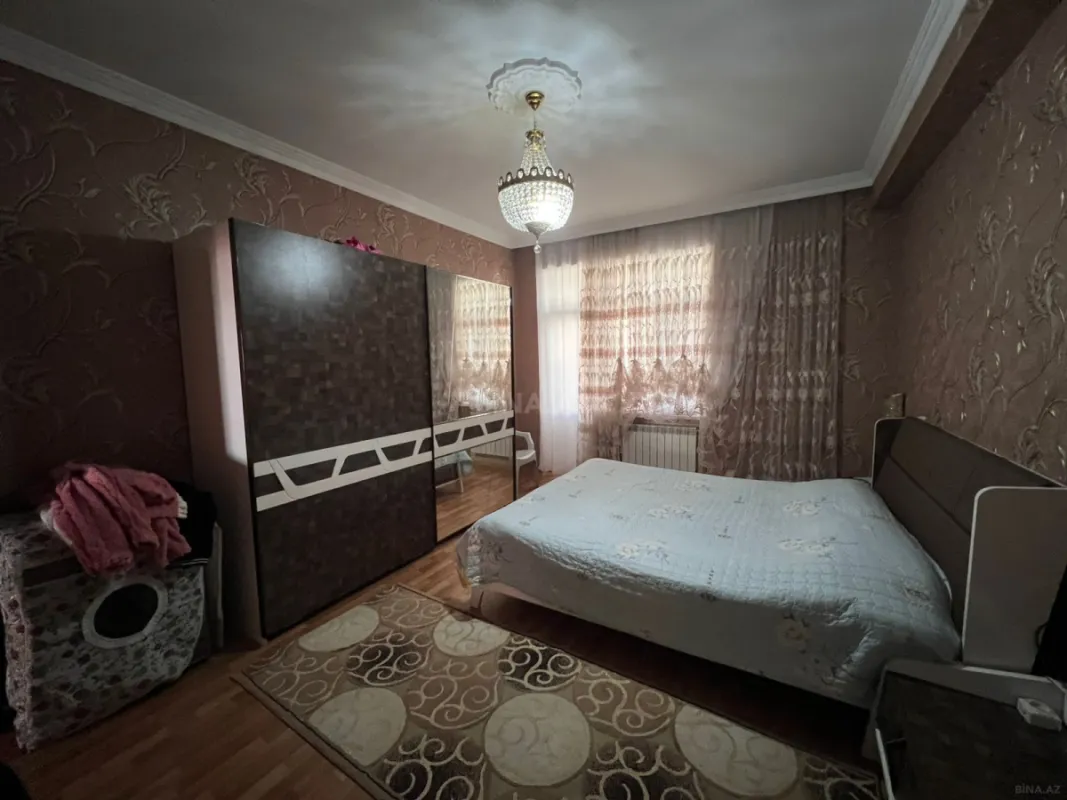 Satılır 3 otaqlı mənzil 137 m²