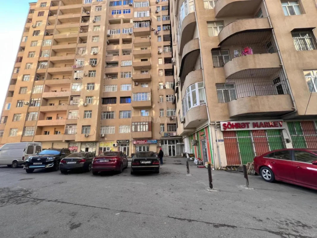 Satılır 3 otaqlı mənzil 137 m²