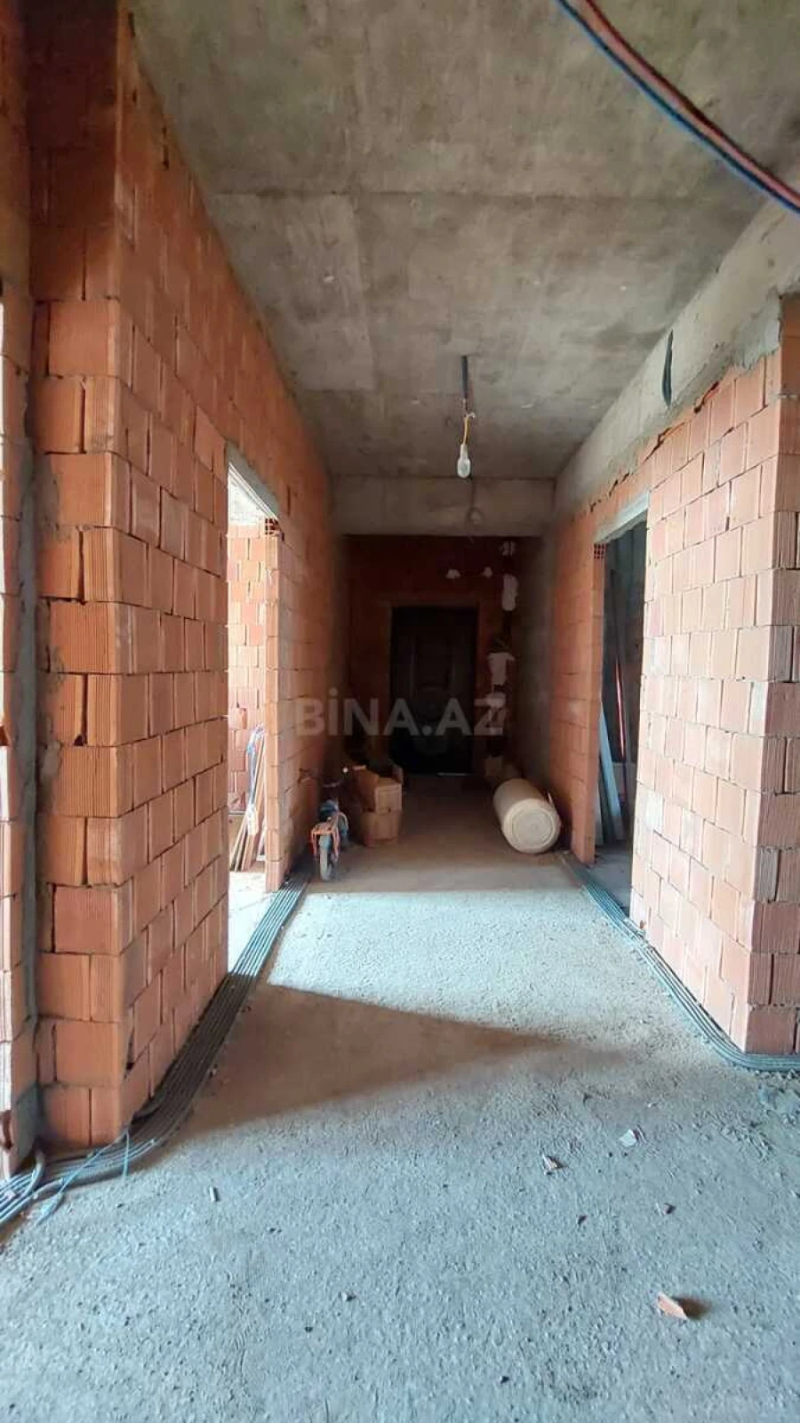 Satılır 3 otaqlı mənzil 106.5 m²