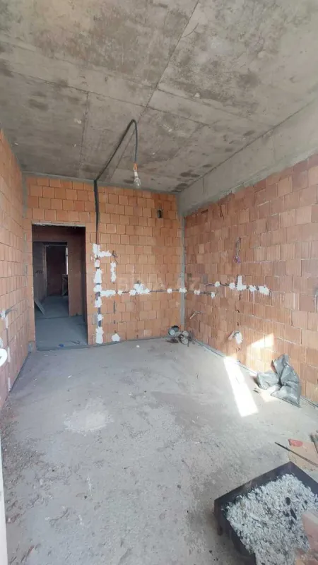 Satılır 3 otaqlı mənzil 106.5 m²