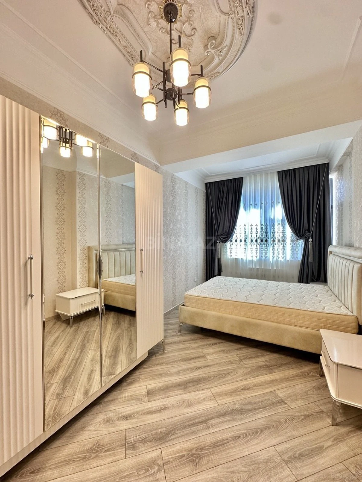 Satılır 2 otaqlı mənzil 75 m²