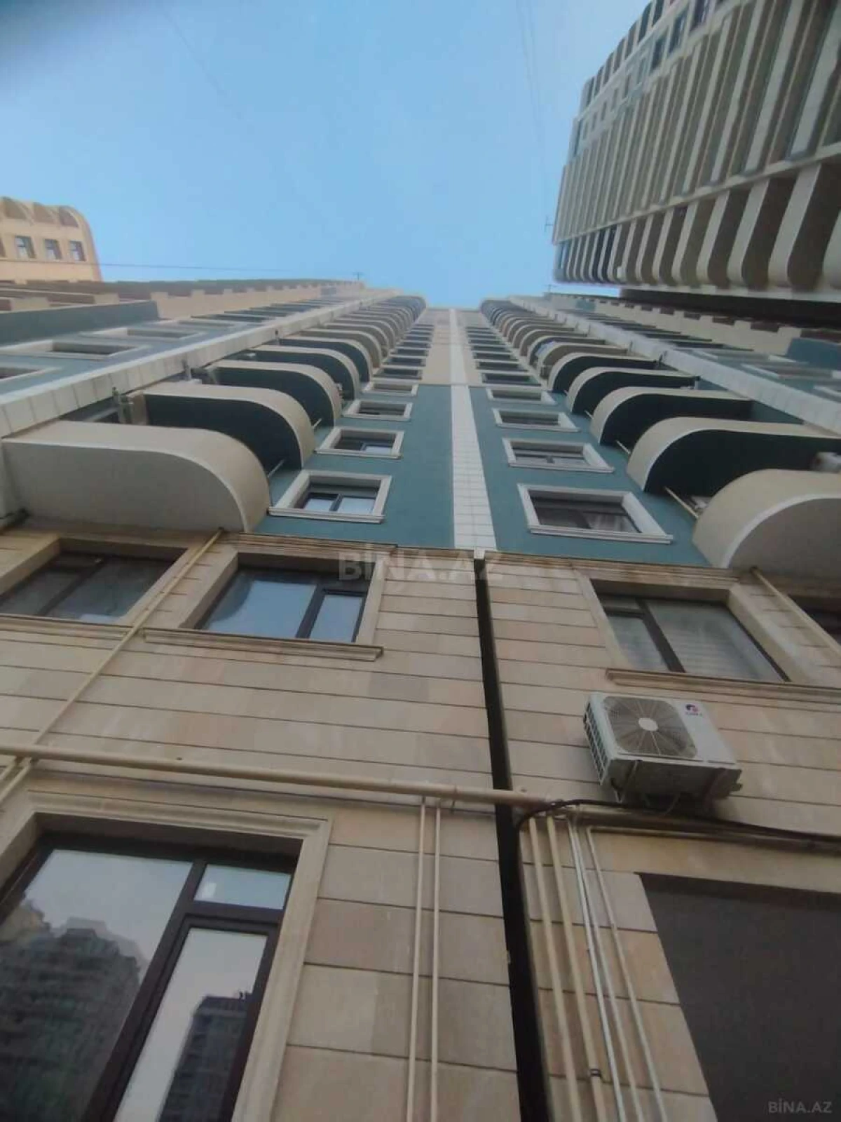 Satılır 4 otaqlı mənzil 164 m²