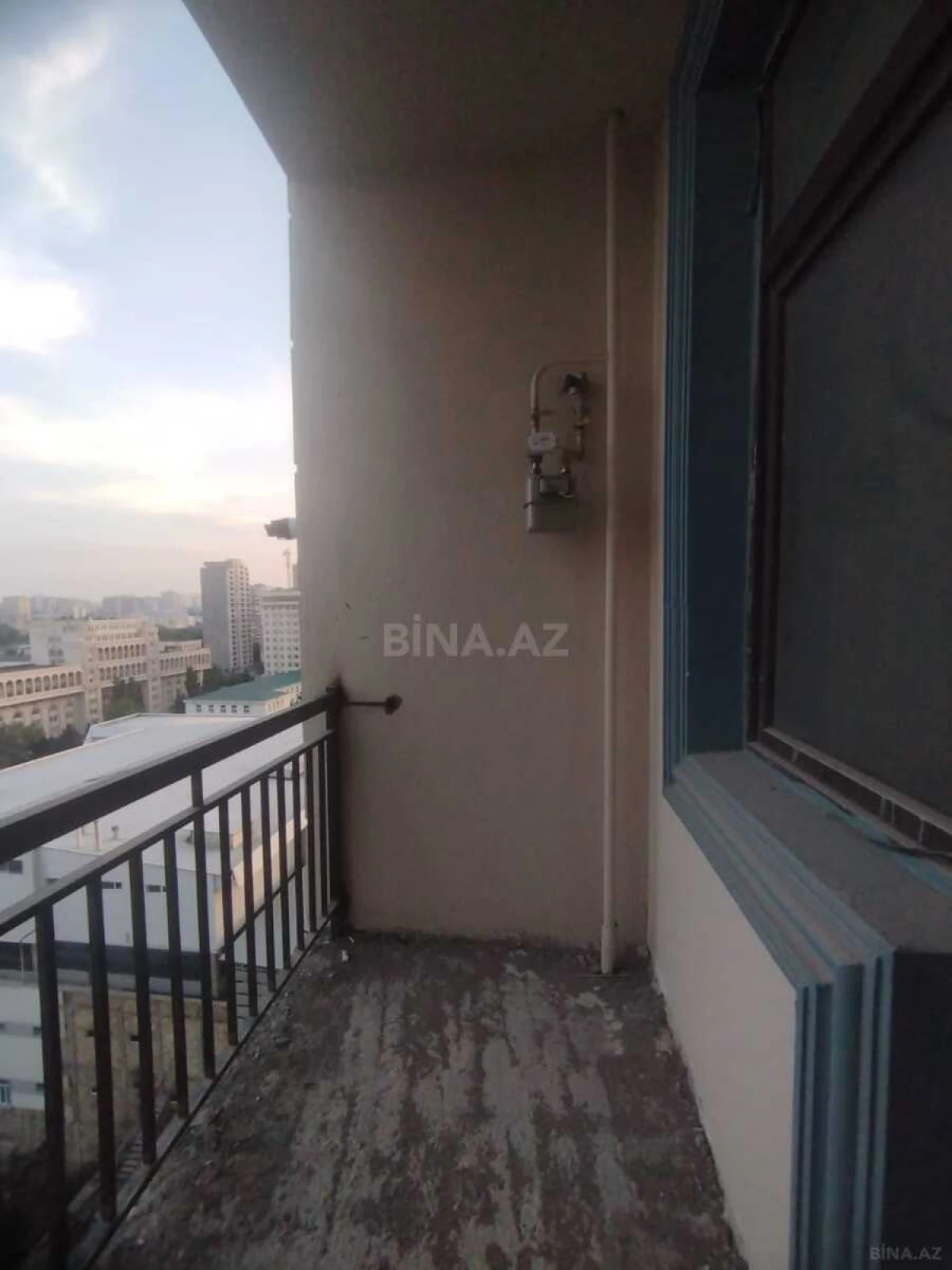 Satılır 4 otaqlı mənzil 164 m²