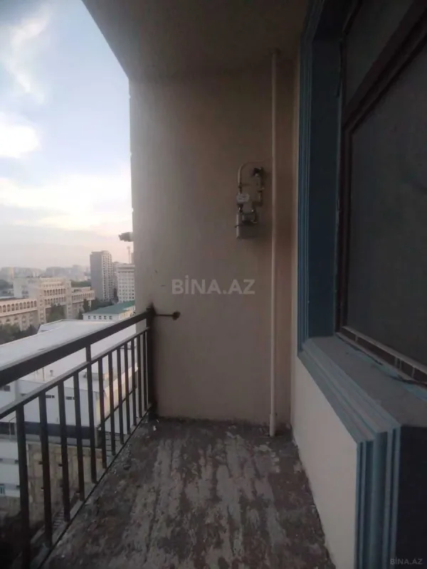 Satılır 4 otaqlı mənzil 164 m²