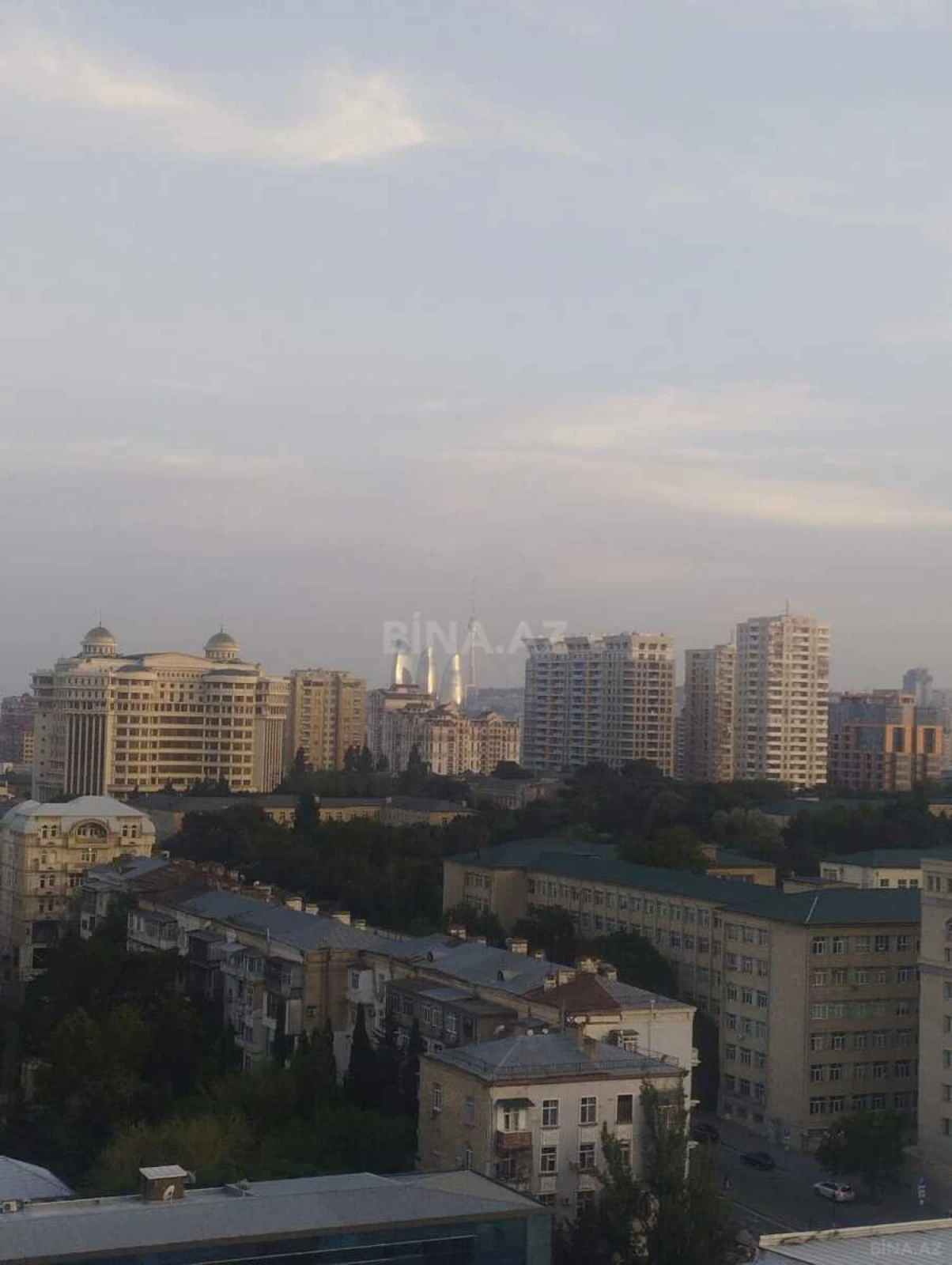 Satılır 4 otaqlı mənzil 164 m²