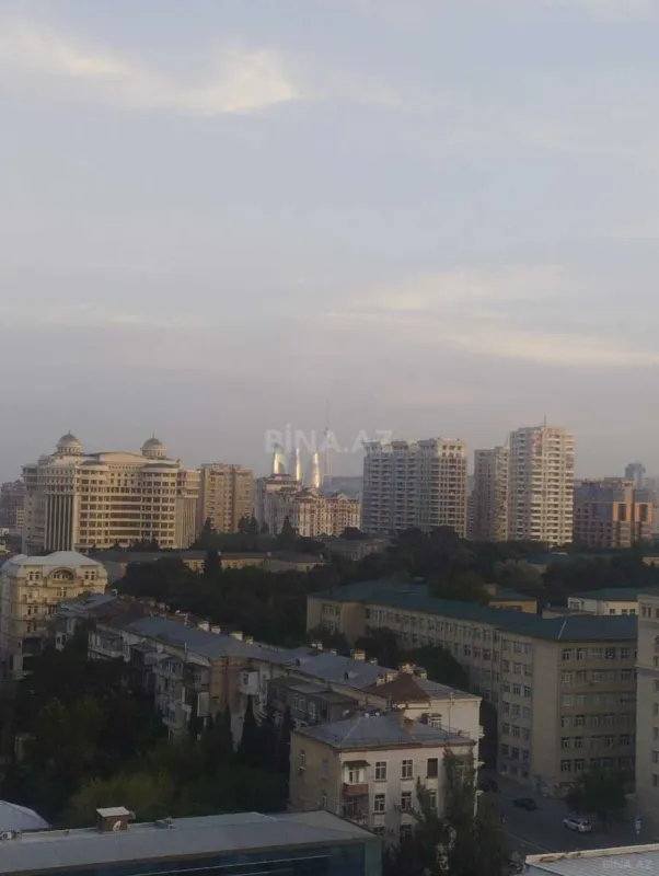 Satılır 4 otaqlı mənzil 164 m²