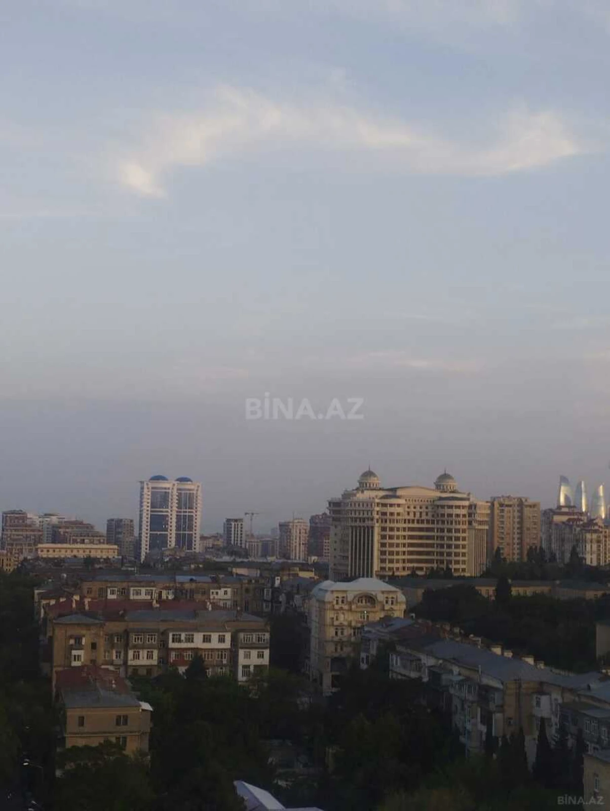 Satılır 4 otaqlı mənzil 164 m²