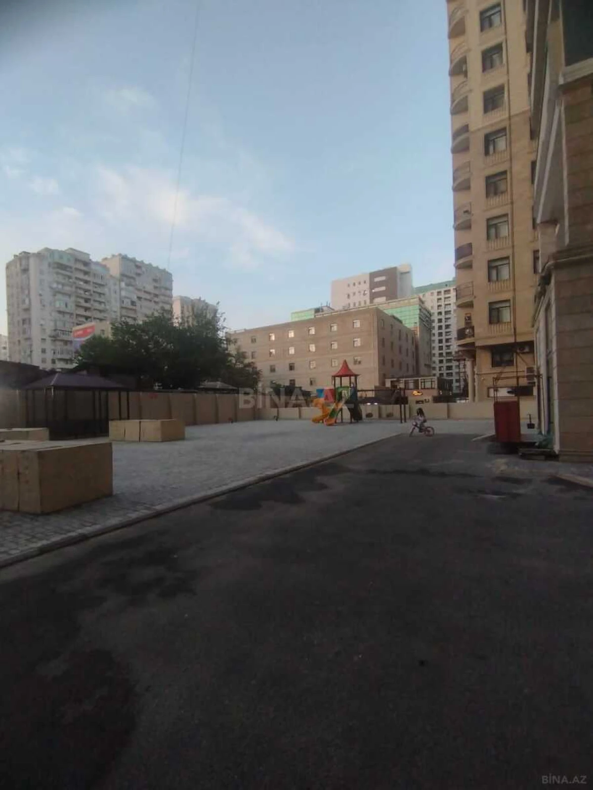 Satılır 4 otaqlı mənzil 164 m²