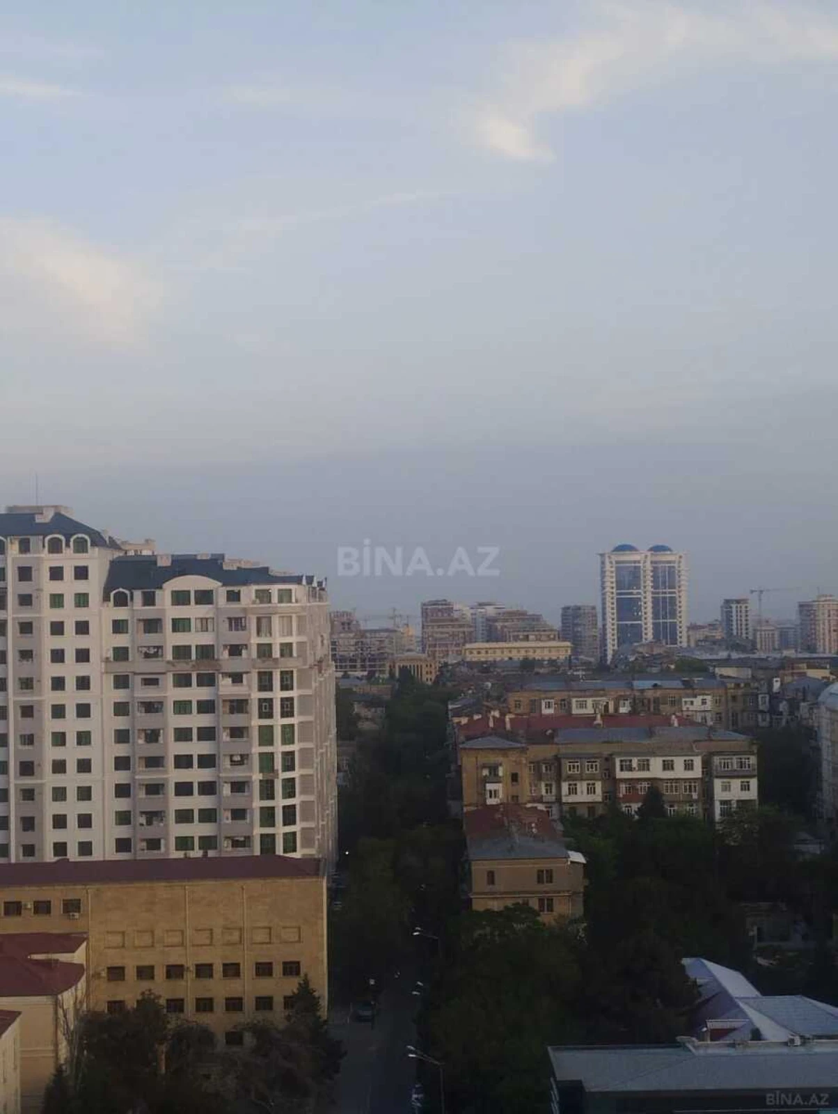 Satılır 4 otaqlı mənzil 164 m²