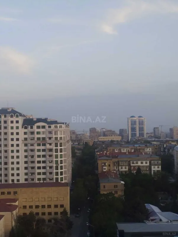 Satılır 4 otaqlı mənzil 164 m²