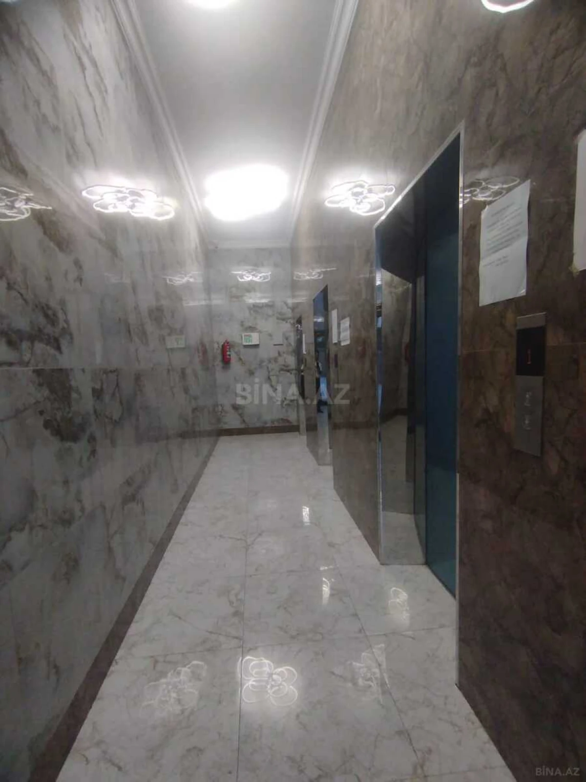 Satılır 4 otaqlı mənzil 164 m²