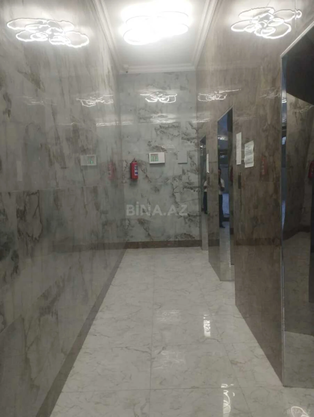 Satılır 4 otaqlı mənzil 164 m²