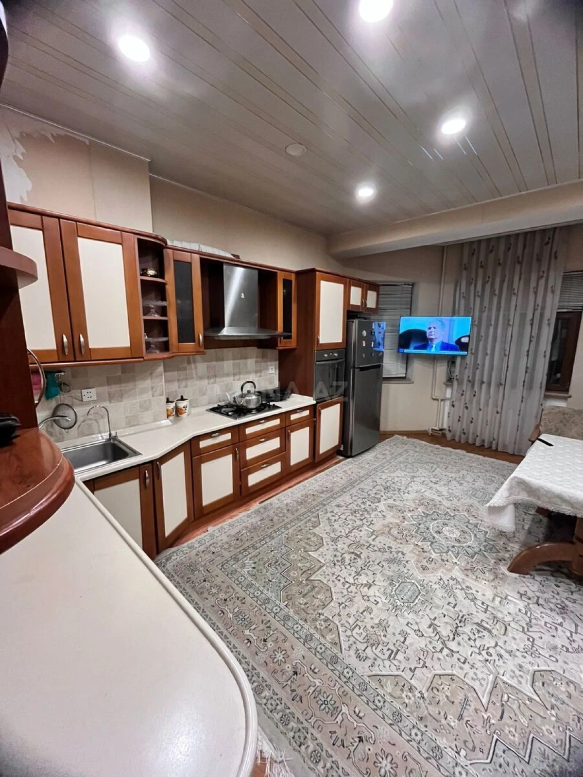 Satılır 4 otaqlı mənzil 198 m²