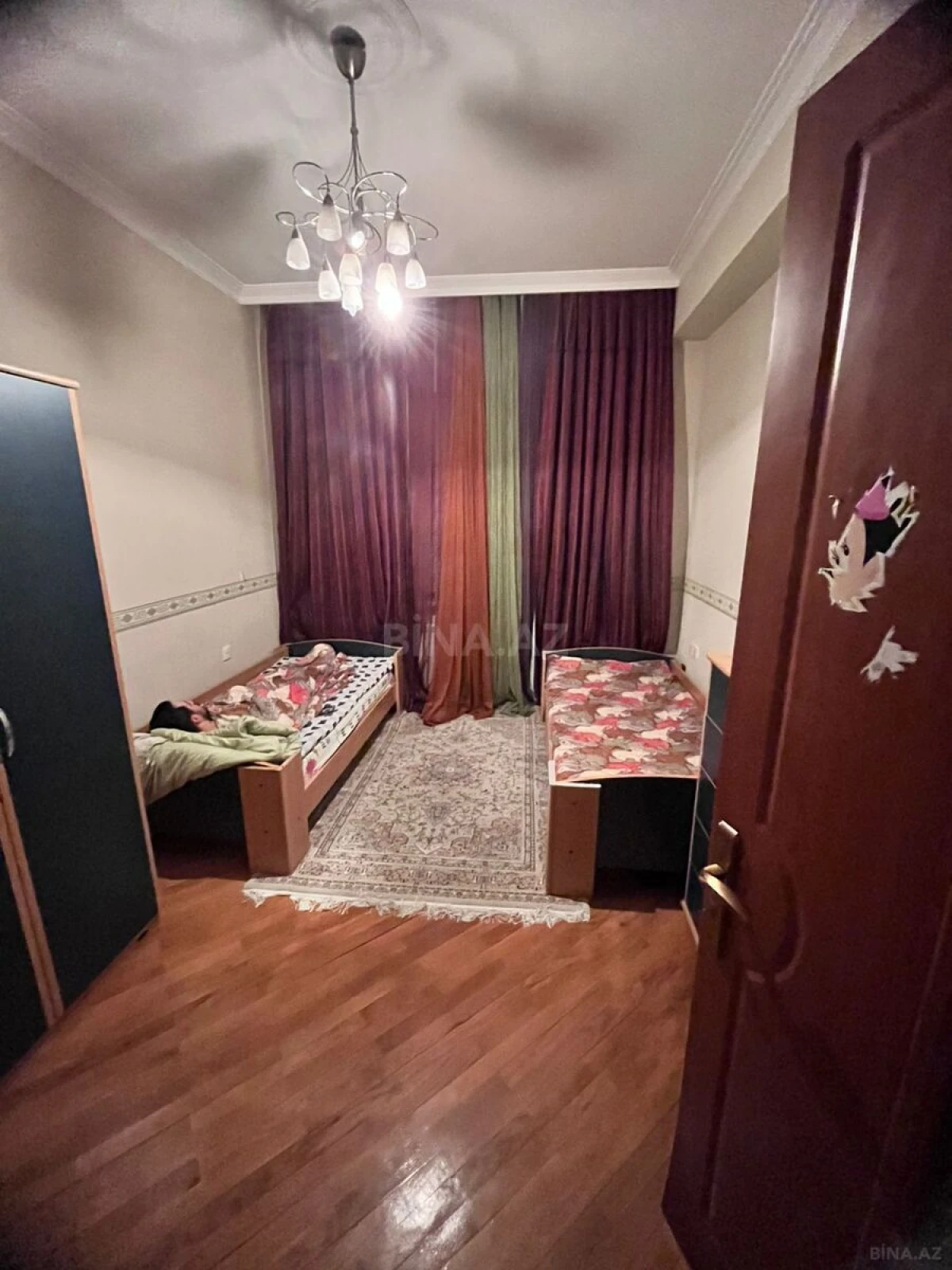 Satılır 4 otaqlı mənzil 198 m²