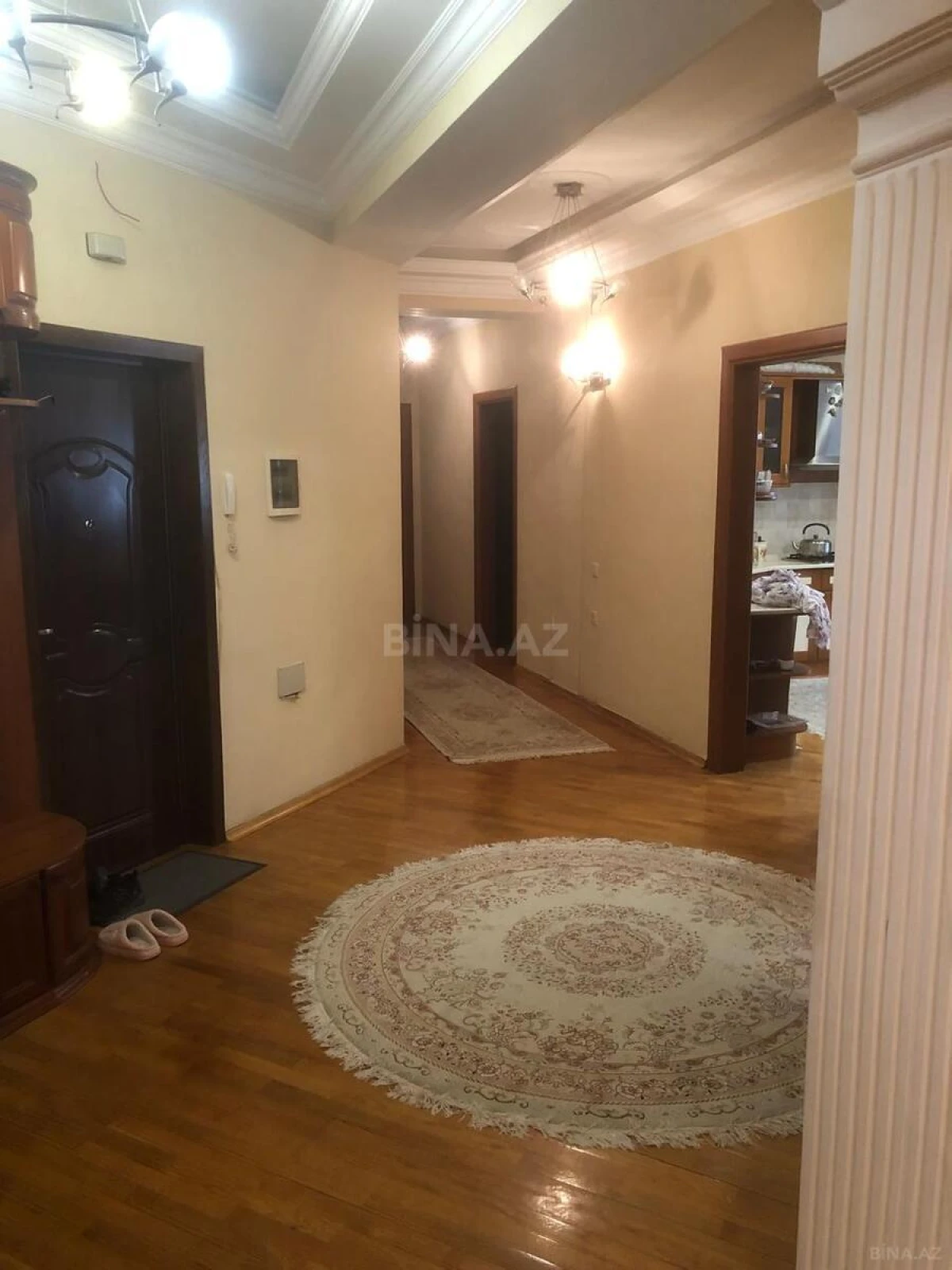 Satılır 4 otaqlı mənzil 198 m²