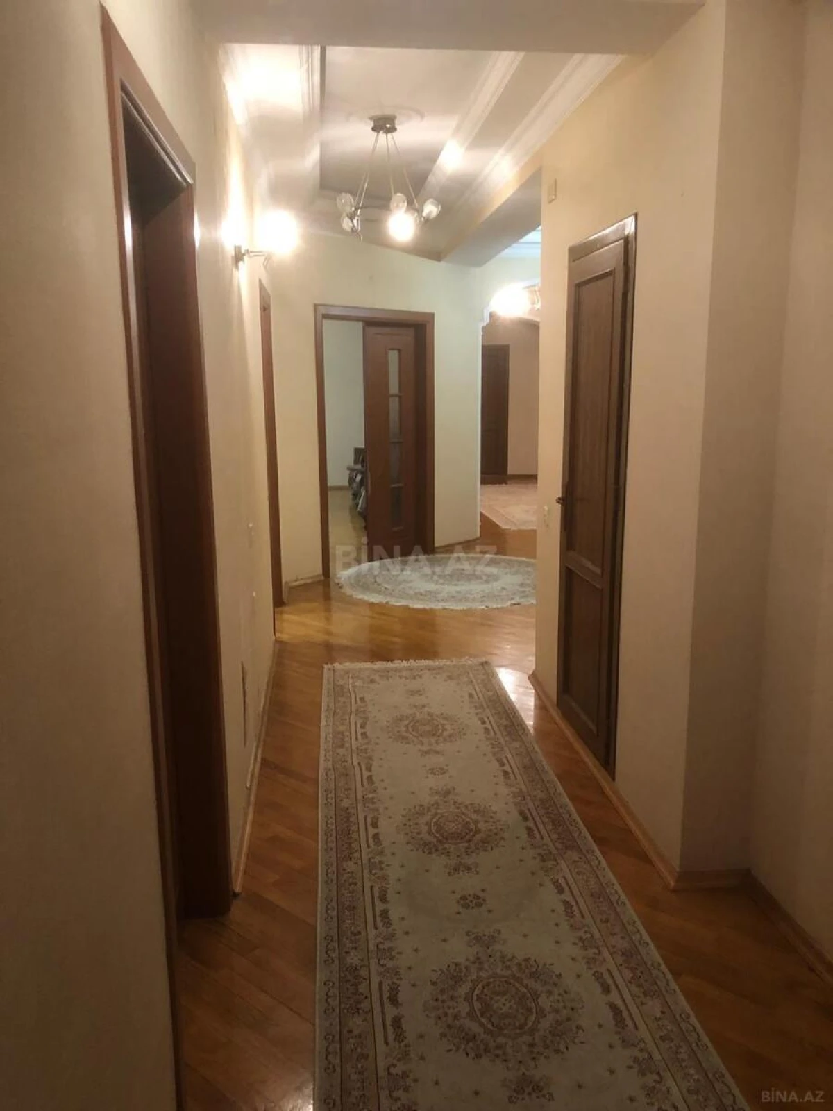 Satılır 4 otaqlı mənzil 198 m²