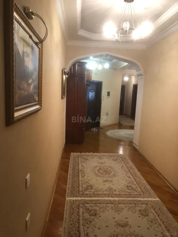 Satılır 4 otaqlı mənzil 198 m²