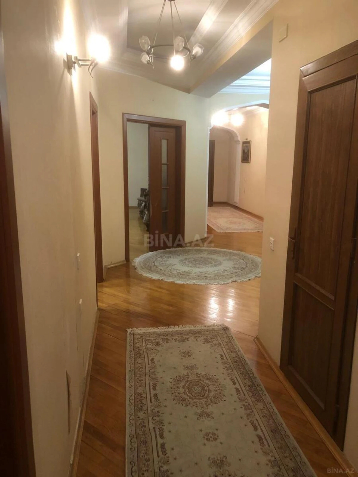 Satılır 4 otaqlı mənzil 198 m²