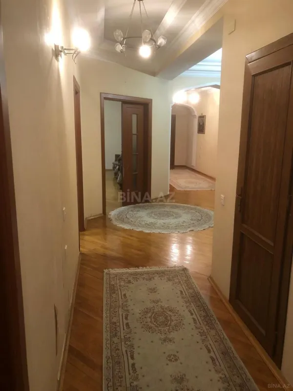 Satılır 4 otaqlı mənzil 198 m²