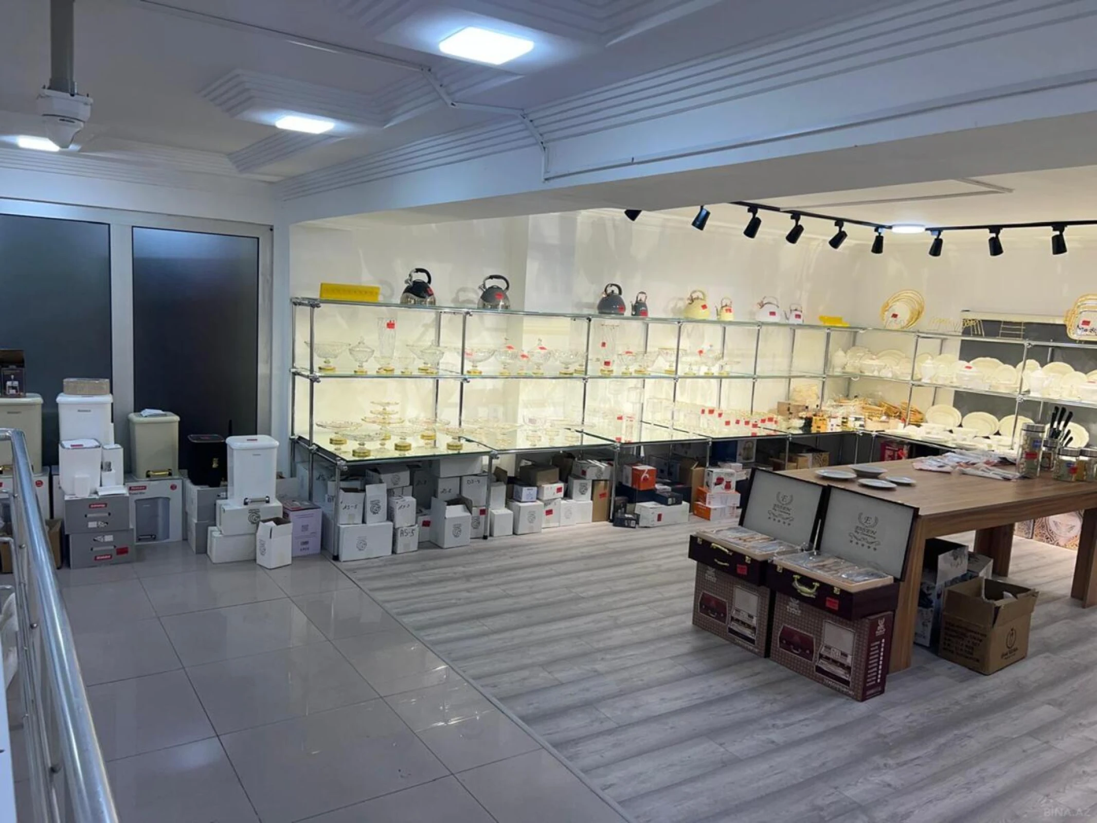 Satılır obyekt 330 m²