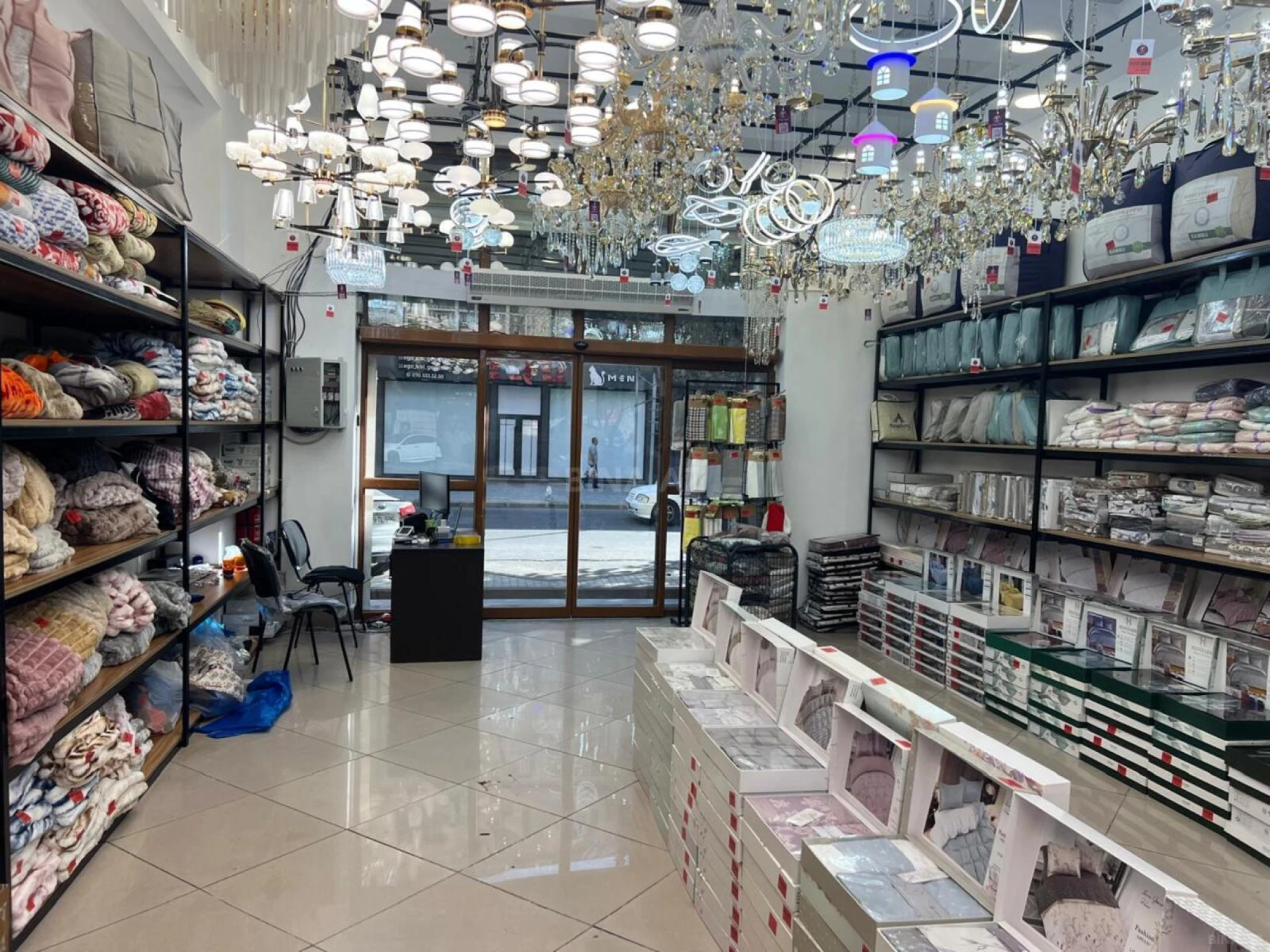 Satılır obyekt 330 m²