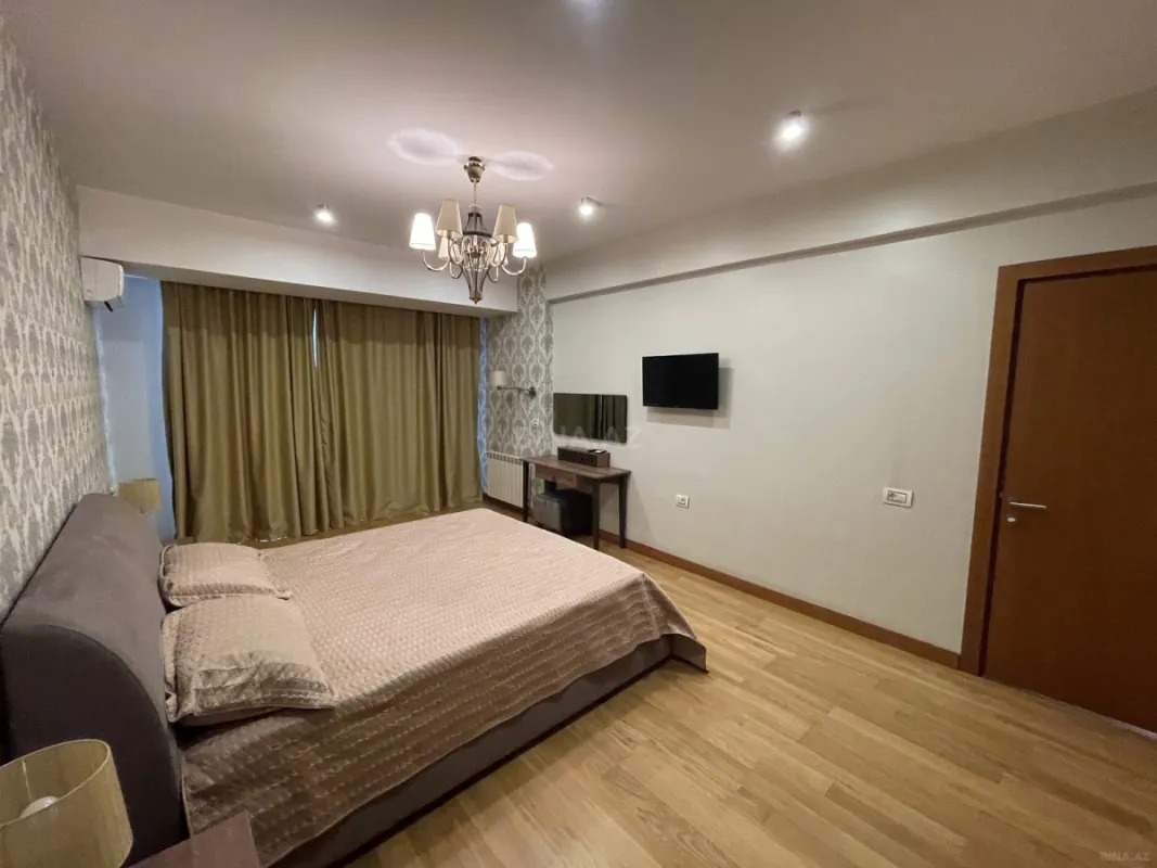 Kirayə verilir 3 otaqlı mənzil 181 m²