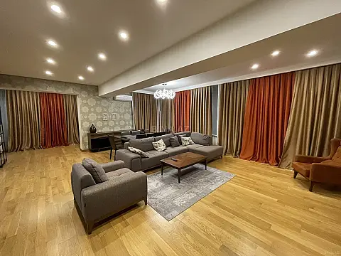 Kirayə verilir 3 otaqlı mənzil 181 m²