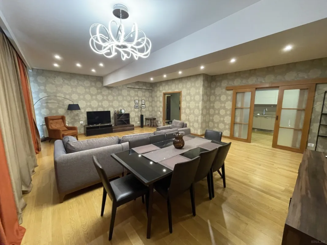 Kirayə verilir 3 otaqlı mənzil 181 m²