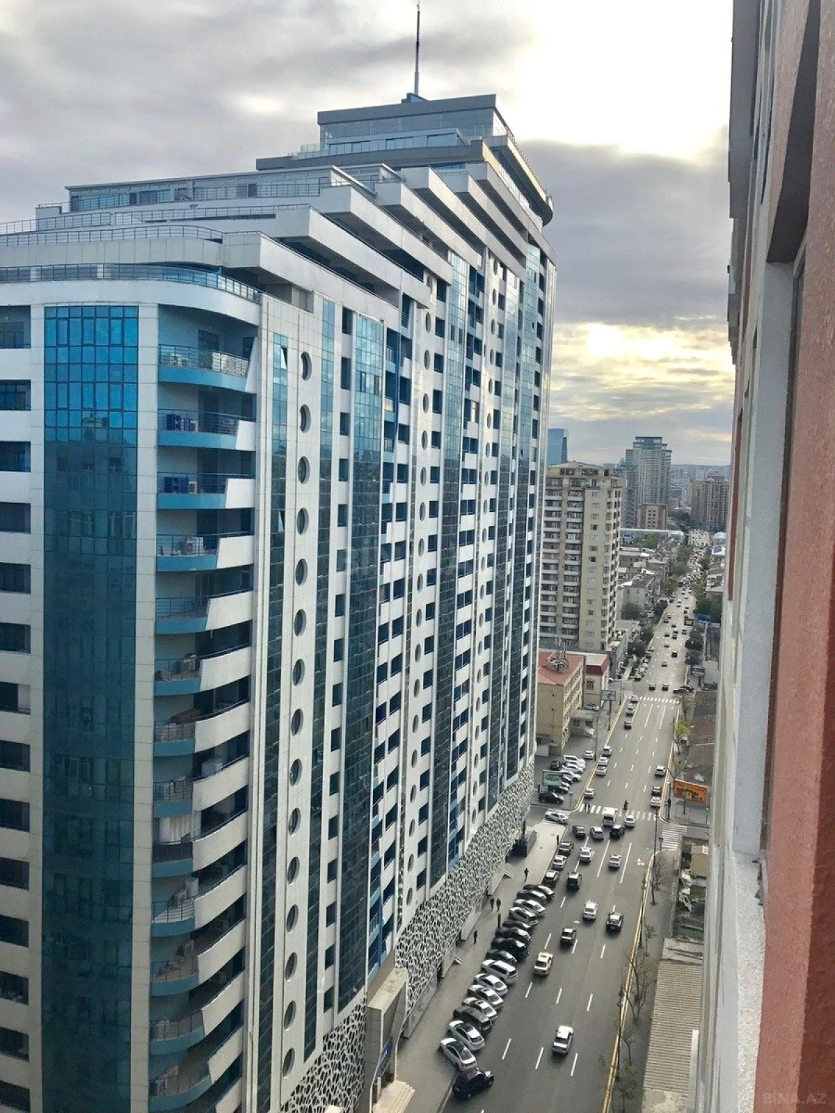 Kirayə verilir 3 otaqlı mənzil 181 m²