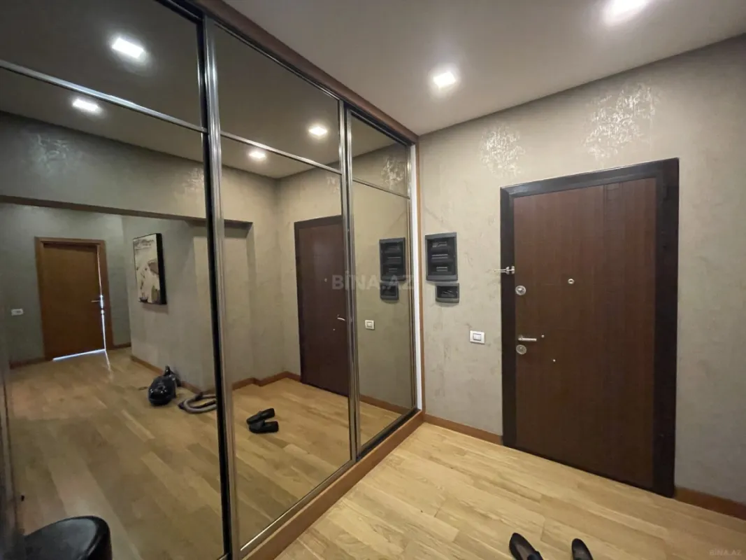 Kirayə verilir 3 otaqlı mənzil 181 m²