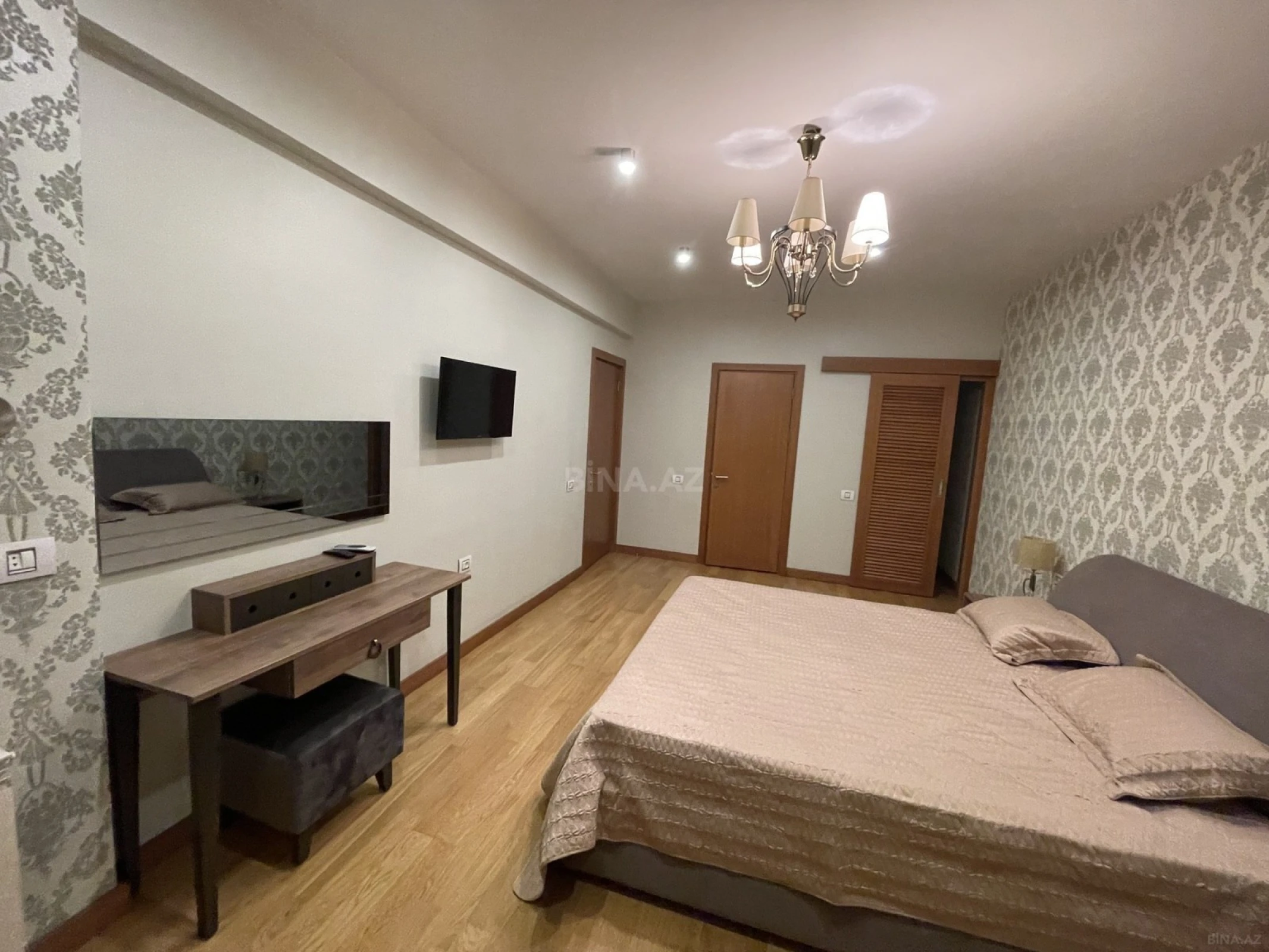 Kirayə verilir 3 otaqlı mənzil 181 m²