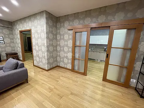 Kirayə verilir 3 otaqlı mənzil 181 m²