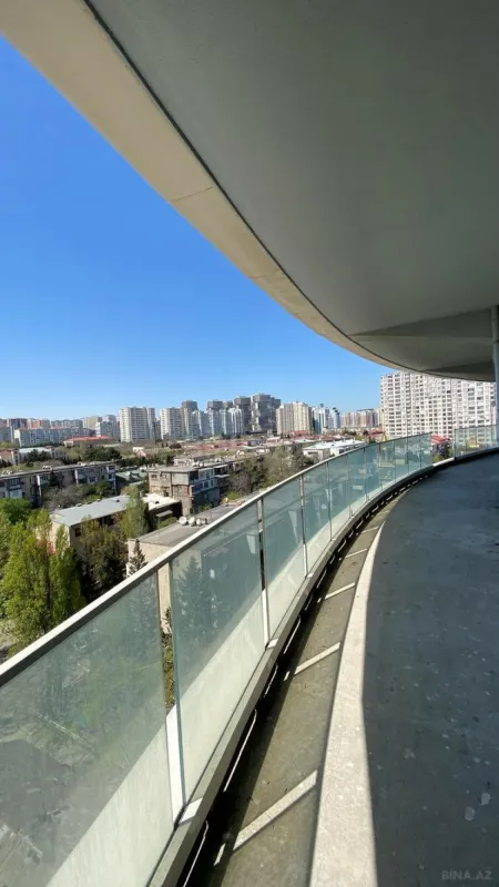 Satılır 4 otaqlı mənzil 240.5 m²