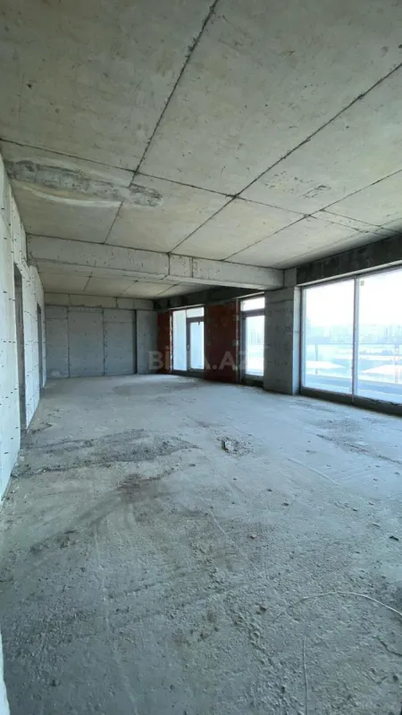 Satılır 4 otaqlı mənzil 240.5 m²