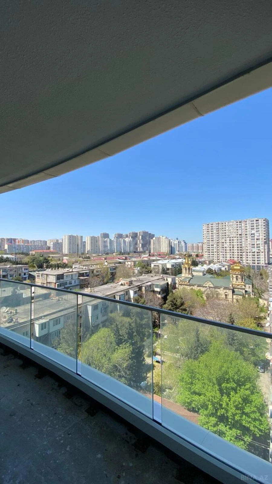Satılır 4 otaqlı mənzil 240.5 m²