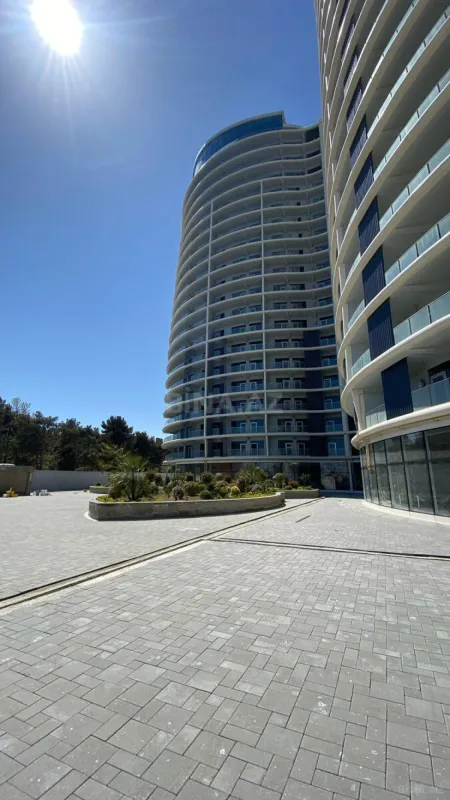 Satılır 4 otaqlı mənzil 240.5 m²