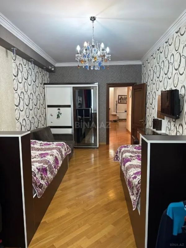 Satılır 4 otaqlı mənzil 214 m²