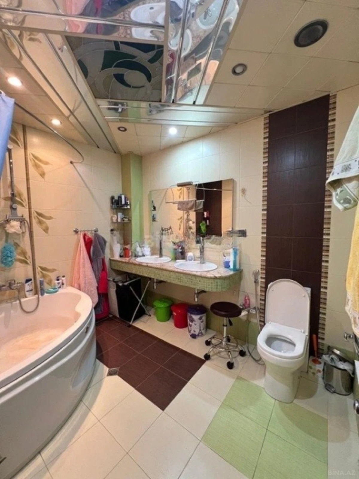 Satılır 4 otaqlı mənzil 214 m²