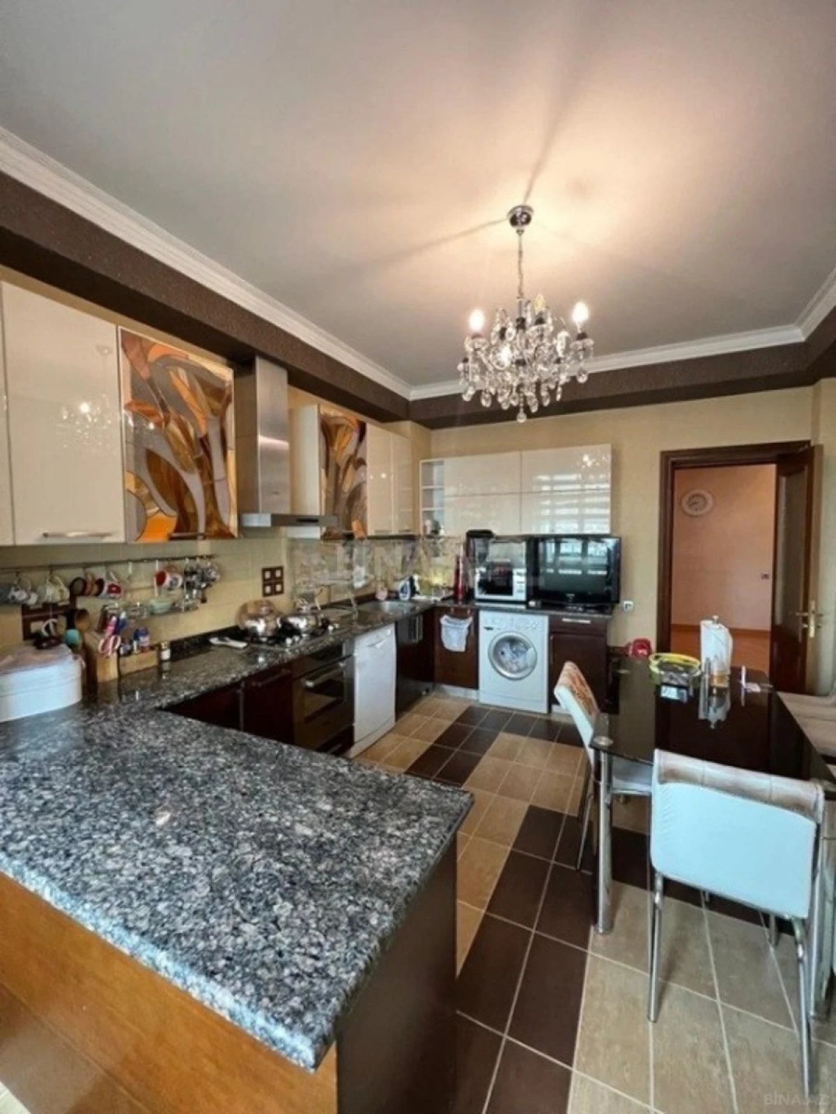 Satılır 4 otaqlı mənzil 214 m²