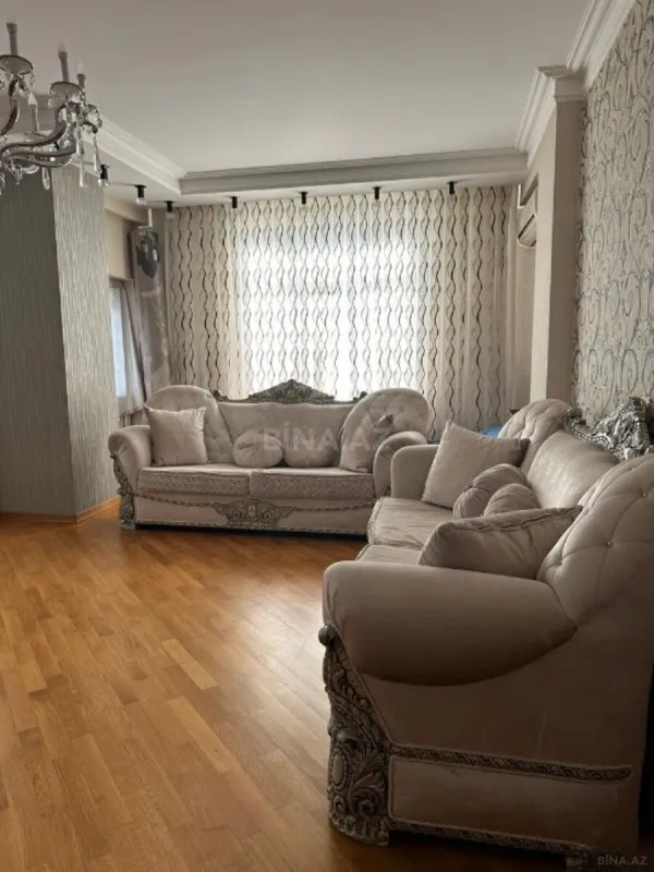 Satılır 4 otaqlı mənzil 214 m²