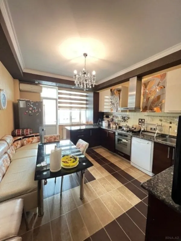 Satılır 4 otaqlı mənzil 214 m²