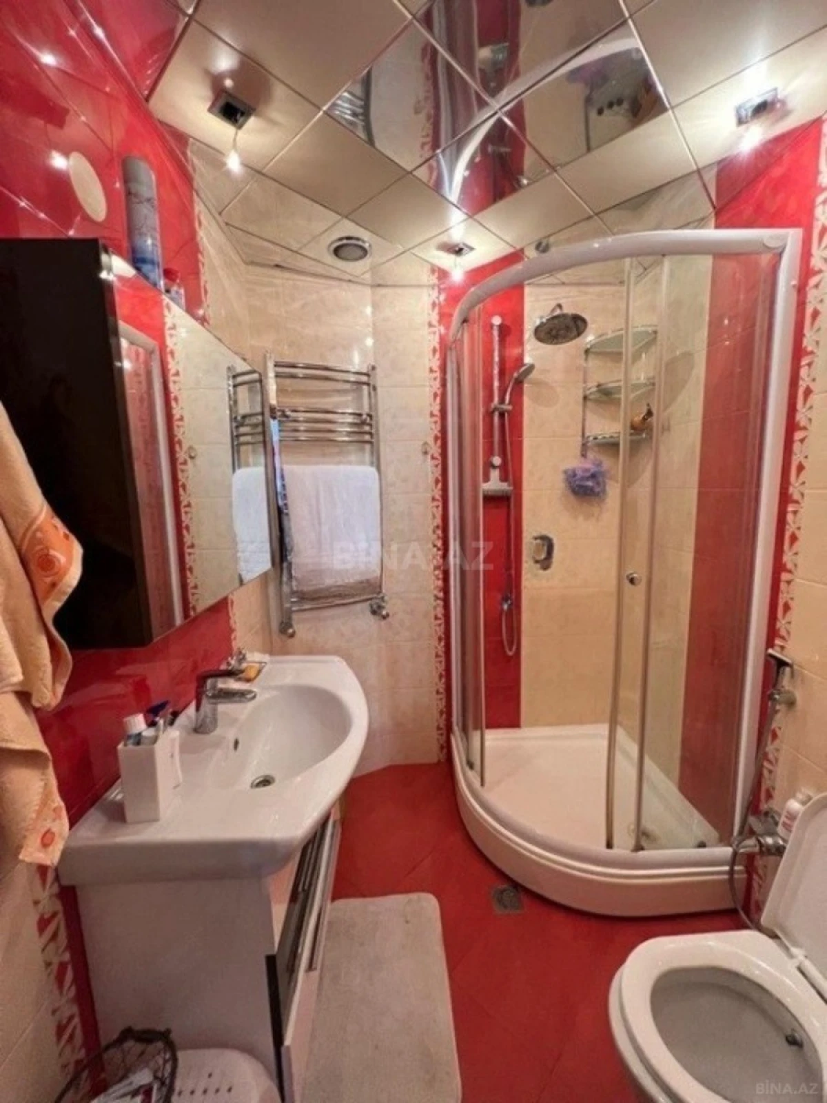 Satılır 4 otaqlı mənzil 214 m²