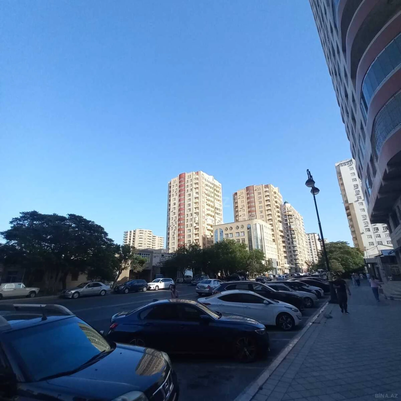 Satılır 4 otaqlı mənzil 214 m²