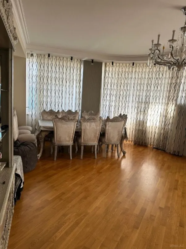 Satılır 4 otaqlı mənzil 214 m²