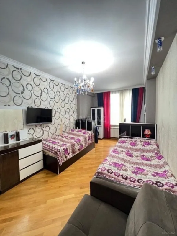 Satılır 4 otaqlı mənzil 214 m²