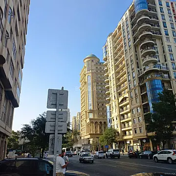 Satılır 4 otaqlı mənzil 214 m²