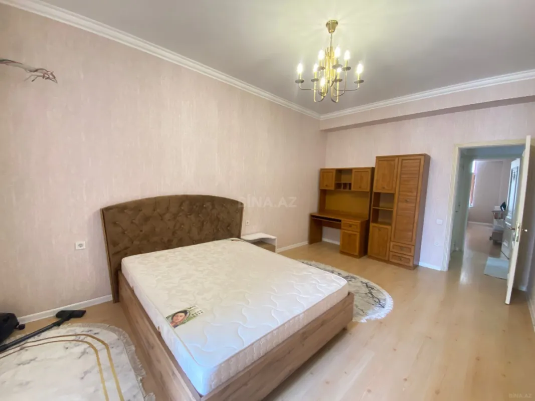 Kirayə verilir 3 otaqlı mənzil 130 m²